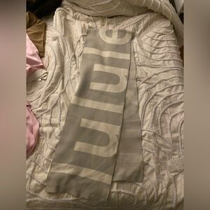 lululemon athletica Cream and Gray Scarf